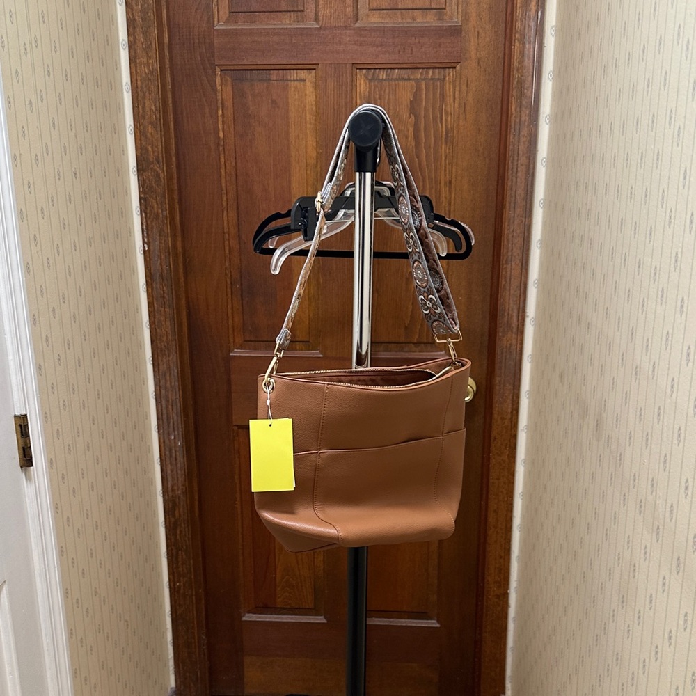 Elegant Brown Leather Shoulder Bag Ahdorned